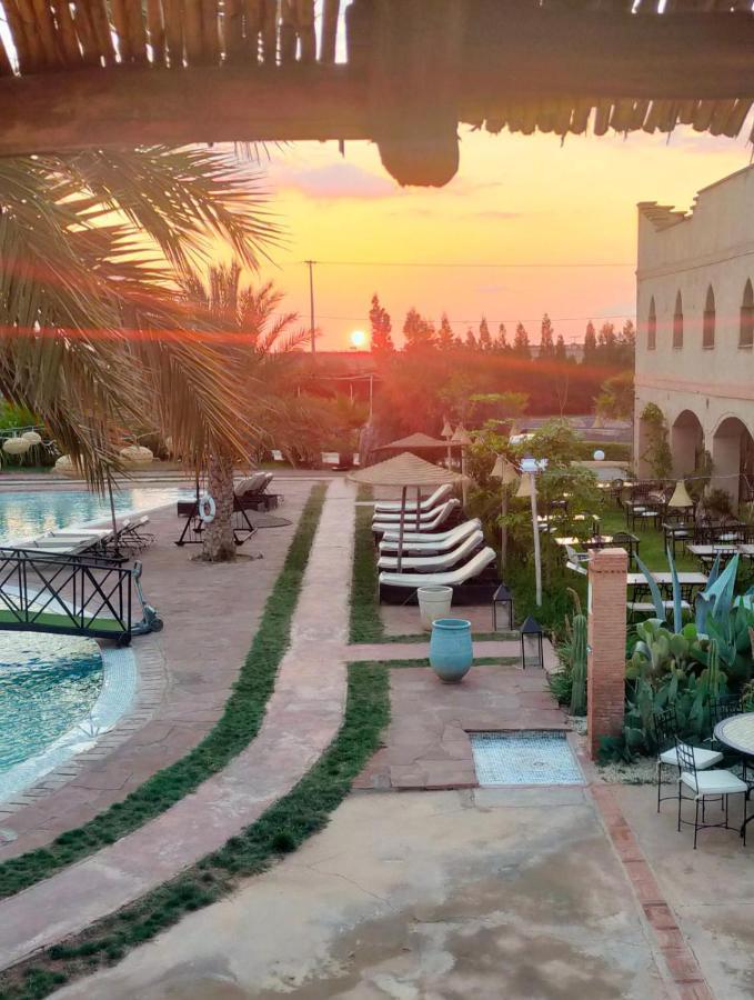 Les Jardins D Amizmiz 6 Piscines Bed & Breakfast Wawizelte Eksteriør bilde