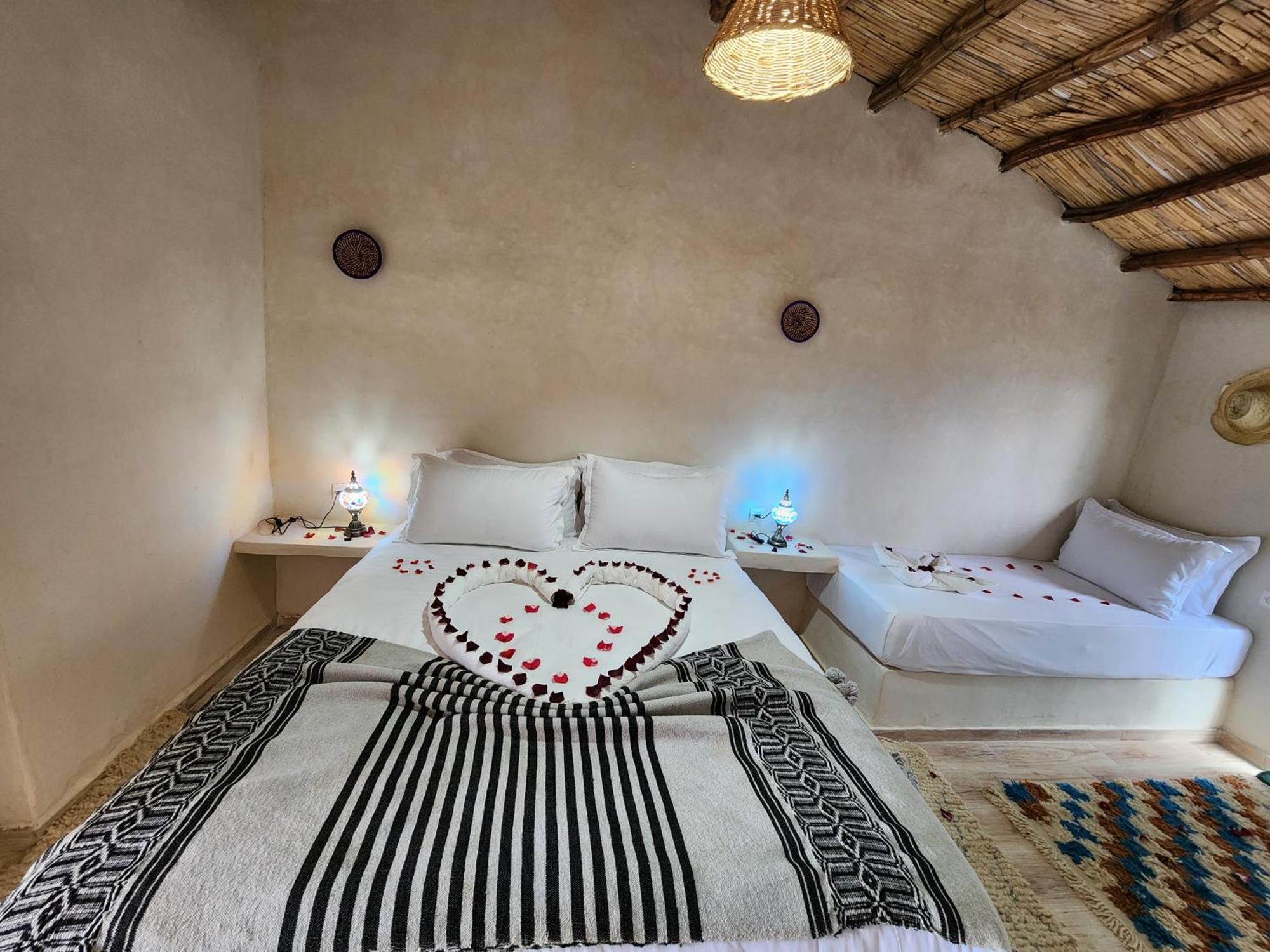 Les Jardins D Amizmiz 6 Piscines Bed & Breakfast Wawizelte Eksteriør bilde
