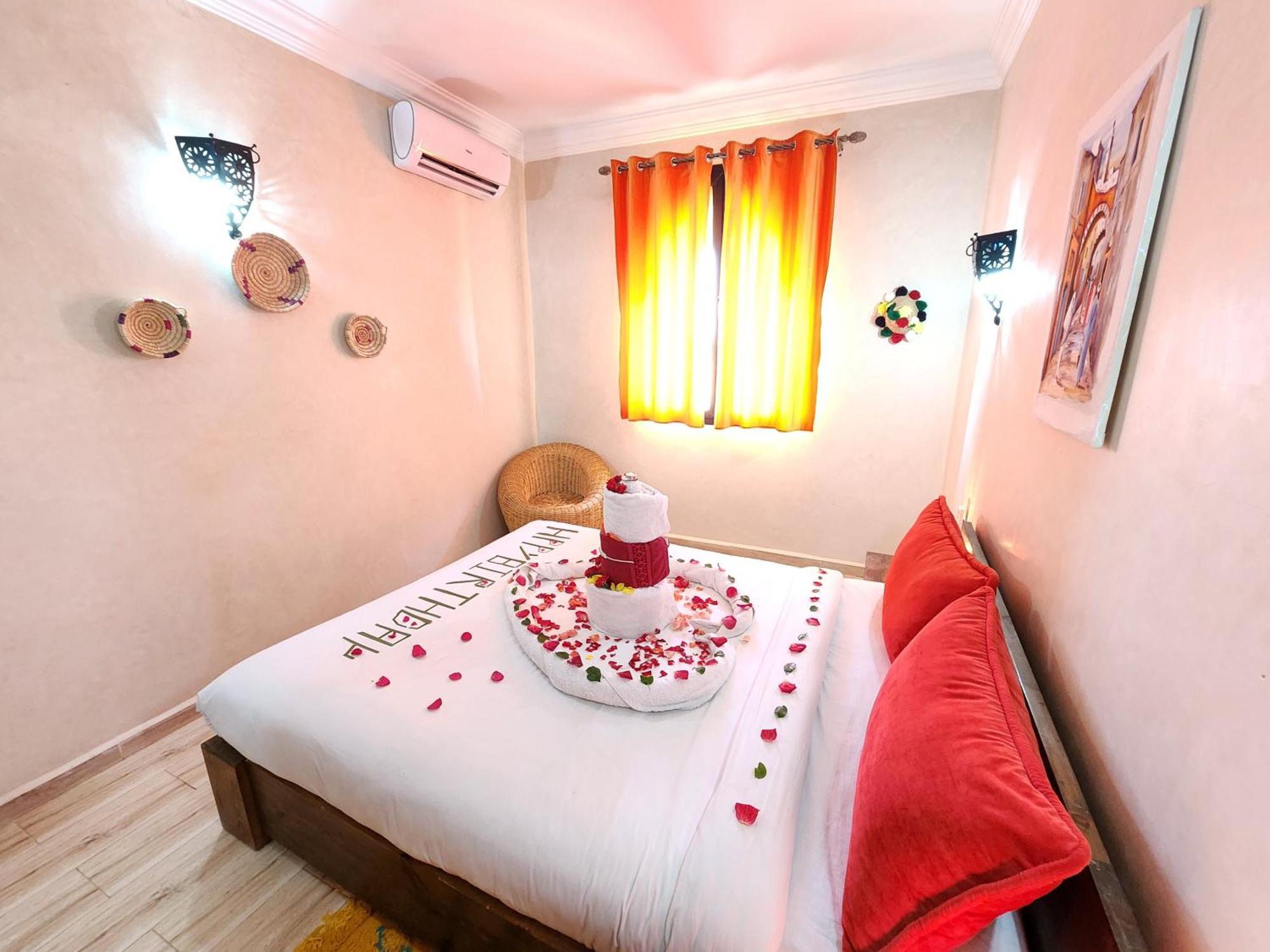 Les Jardins D Amizmiz 6 Piscines Bed & Breakfast Wawizelte Eksteriør bilde