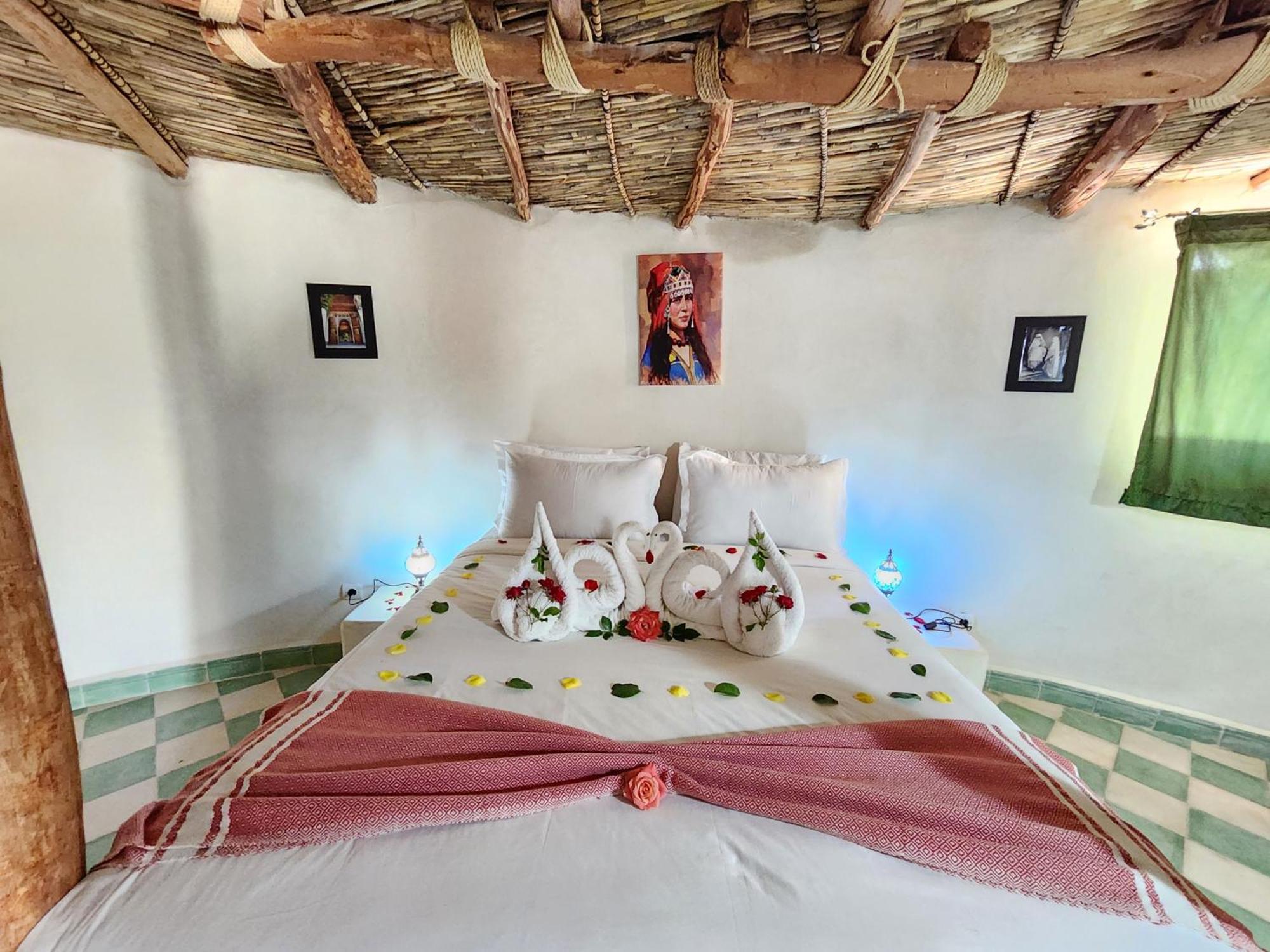Les Jardins D Amizmiz 6 Piscines Bed & Breakfast Wawizelte Eksteriør bilde